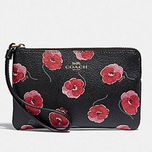 Coach Poppy Wristlet. NWT.